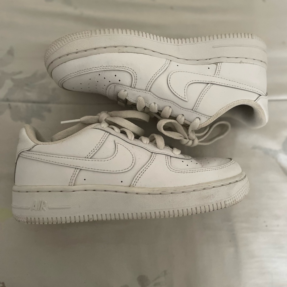 White Nike Air Force 1